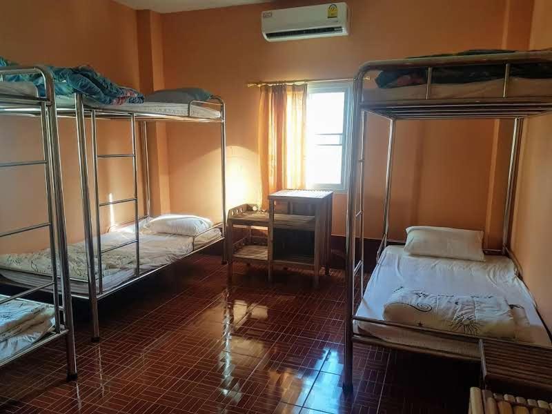 Soutchai Hostel And Tour Company パークセー エクステリア 写真