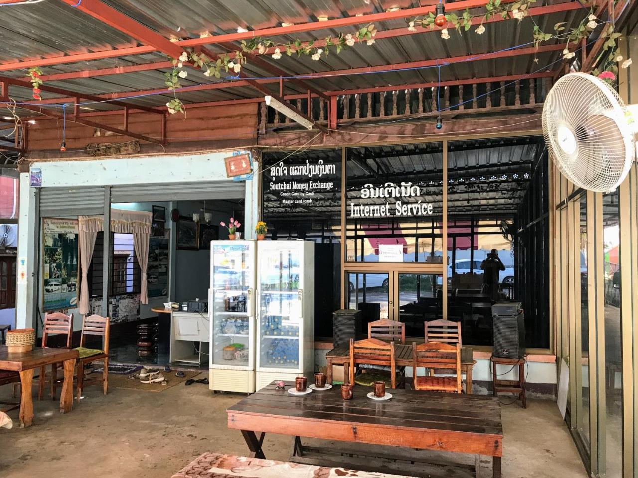 Soutchai Hostel And Tour Company パークセー エクステリア 写真
