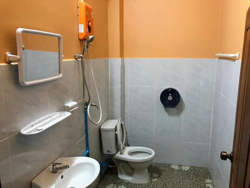Soutchai Hostel And Tour Company パークセー エクステリア 写真