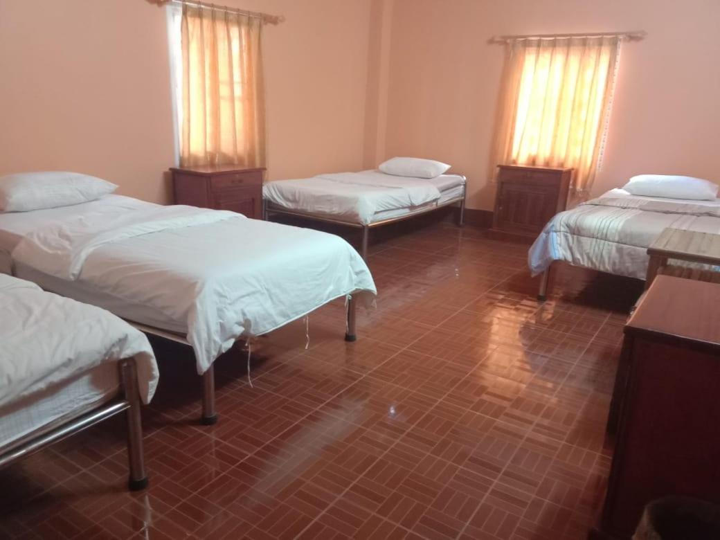 Soutchai Hostel And Tour Company パークセー エクステリア 写真
